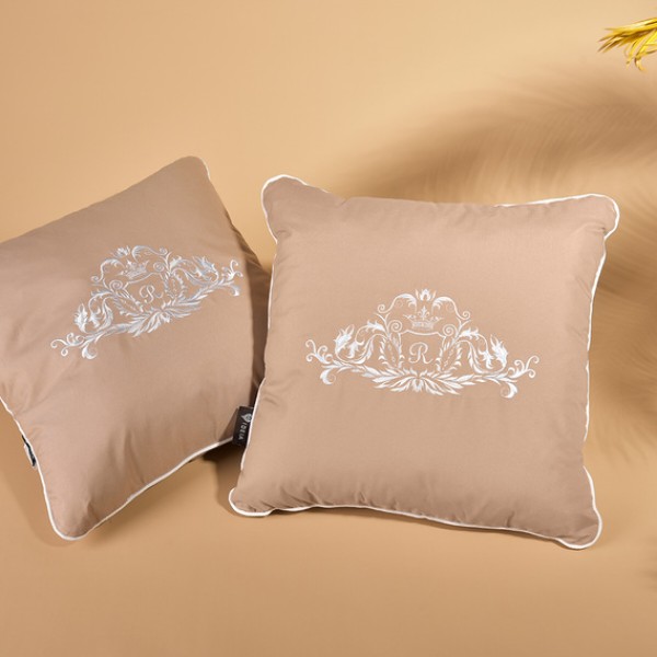 Фото - Подушка декоративная IDEIA ROYAL с вышивкой 45х45 см (8-11131*001)